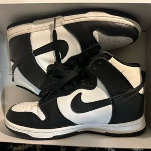 Panda Nike dunks high size 5 worn 3 times